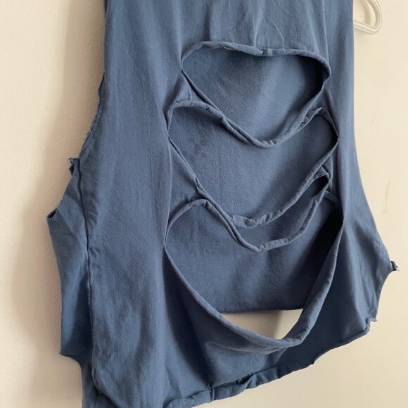 Levi’s Distressed Cutout Tank - Picture 5 of 5